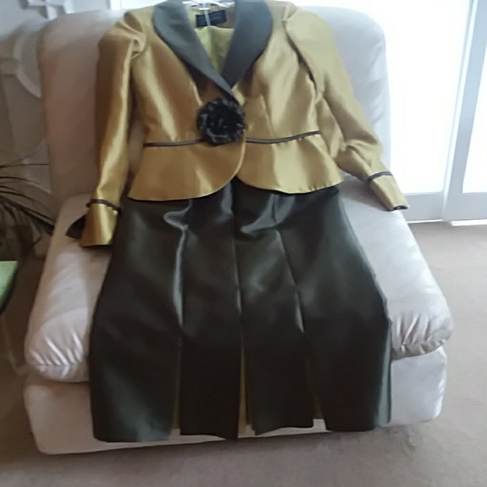 Ladies 2 Piece Suit
